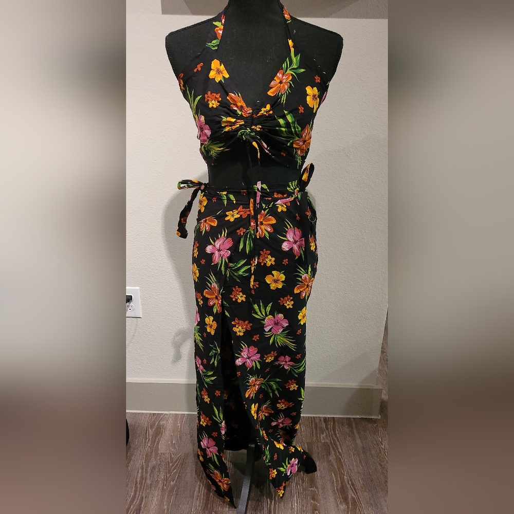 Hawaiian Print 2-Piece Top and Skirt